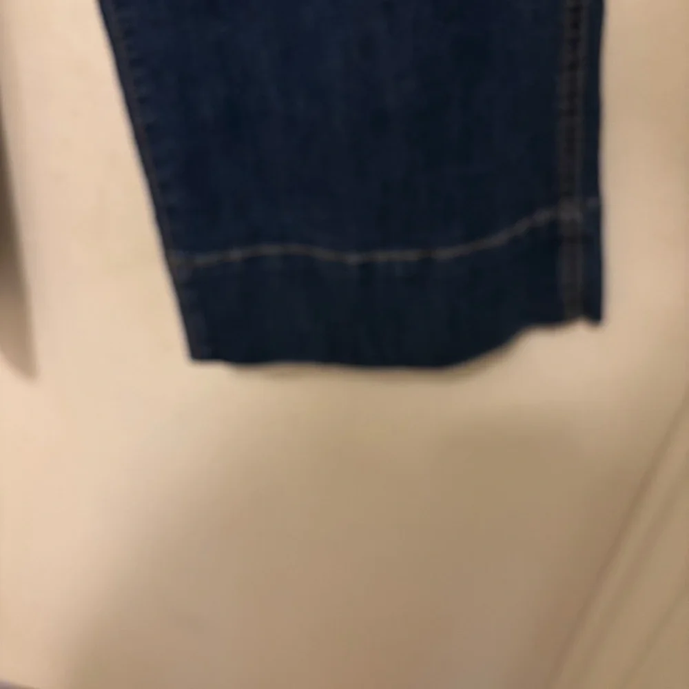 Time and Tru High Rise Wide leg Blue Jeans! Excellent condition! - Picture 5 of 6